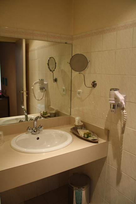 Hotel O Prestige Baugé Habitación foto